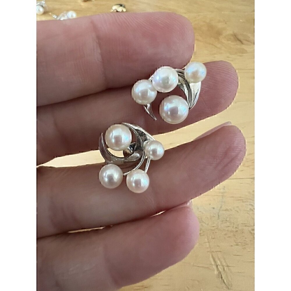 Silver and White Pearl Cluster Post Earrings Design Vintage Moon 4 Pearl - Picture 3 of 5